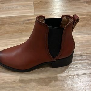 Very gently used. Like new